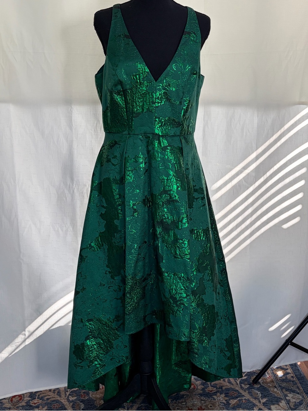 Badgley Mischka Emerald Green Metallic High-Low V-Neck Dress